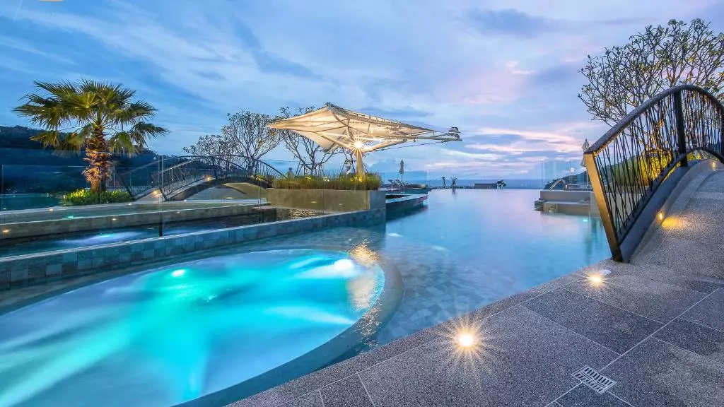 Crest Resort and Pool Villas